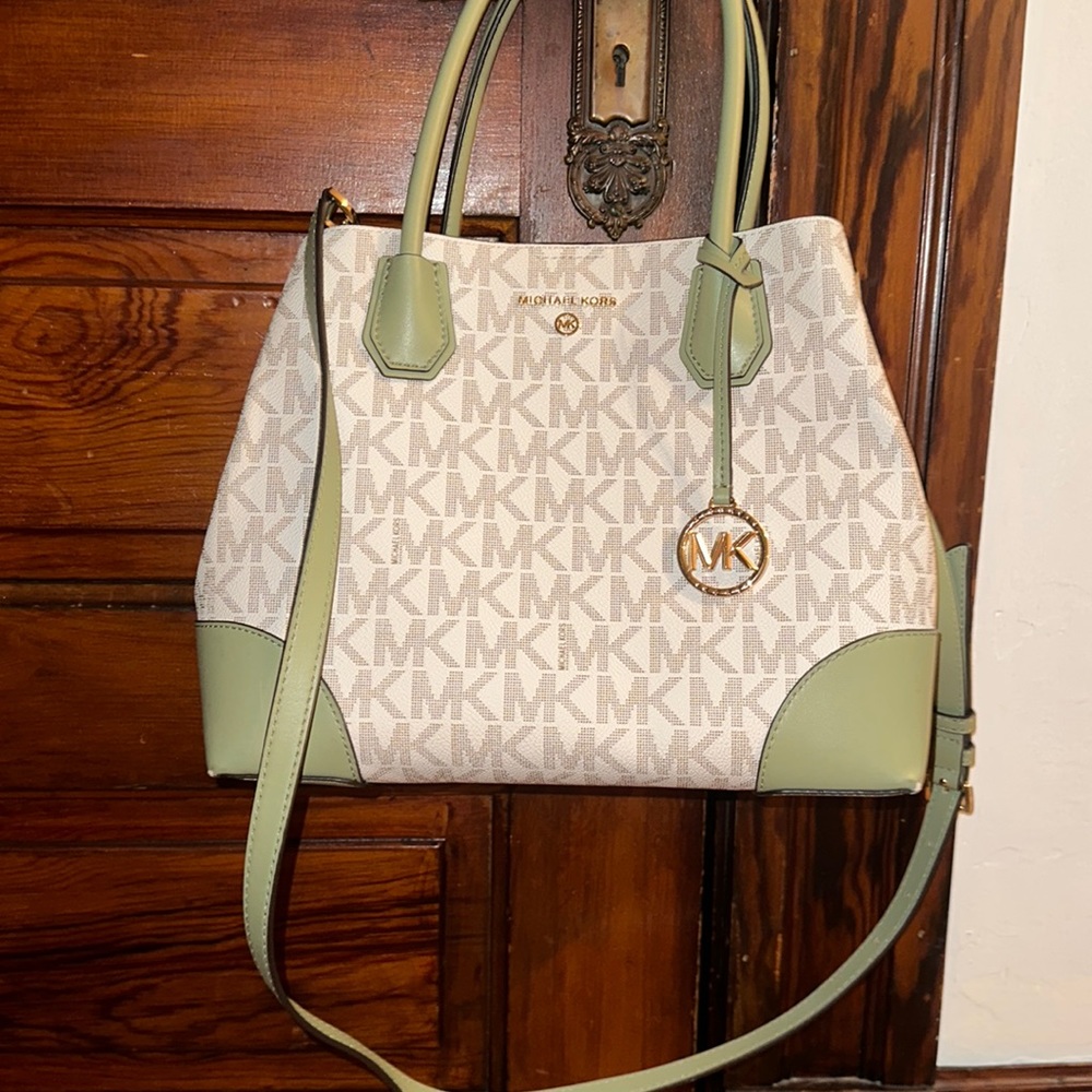 Michael Kors bag crossbody